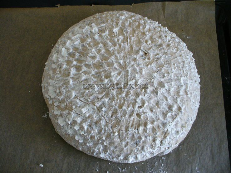 foto kv�skov� chleba p�ed pe�en�m